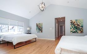 Eclectic Stylish And Cozy Milwaukee Unit