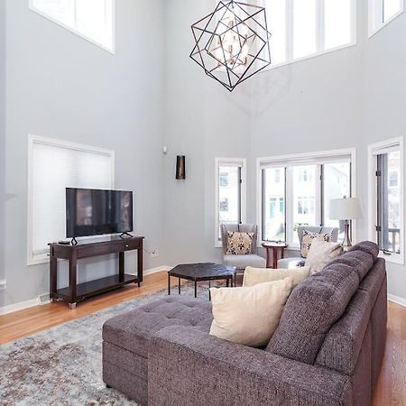 Eclectic Stylish And Cozy Milwaukee Unit Villa Exterior photo